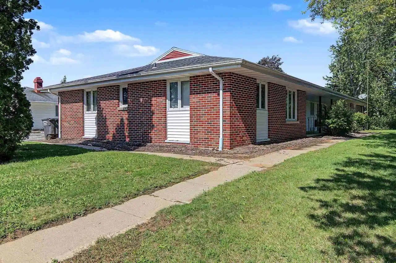 Photo 2 of Multi family home for sale at 121 W Glenbrook Dr, Pulaski, WI 54162 | MLS# 50332924 | Listing updated on 2026-09-19