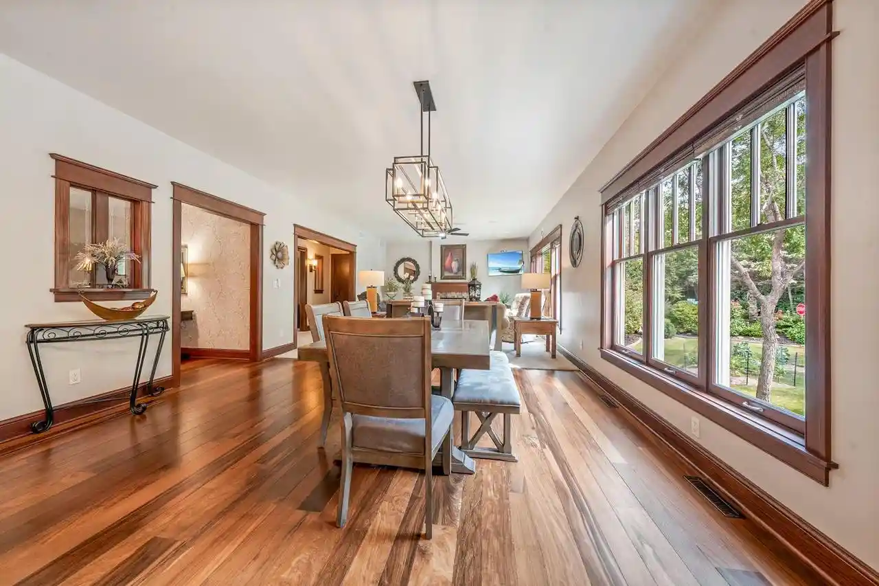 Photo 4 of Single family home for sale at 1000 Crown Pointe Cir, Suamico, WI 54173 | MLS# 50332926 | Listing updated on 2026-10-07