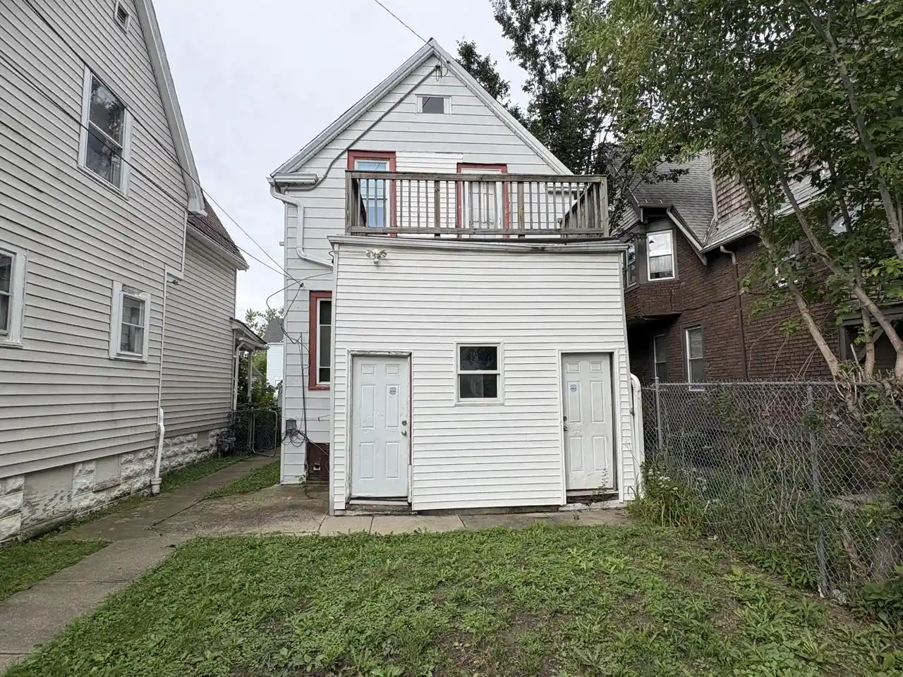 Photo 3 of Multi family home for sale at 3028 N Holton St #3028A, Milwaukee, WI 53212 | MLS# 1981288 | Listing updated on 2026-09-18