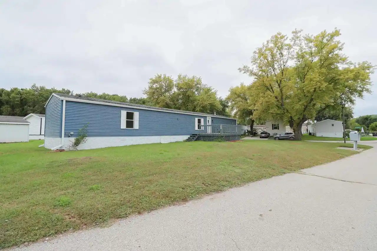 Photo 3 of Single family home for sale at 5101 Whippoorwill Ln, La Crosse, WI 54601 | MLS# 2033001 | Listing updated on 2026-09-18