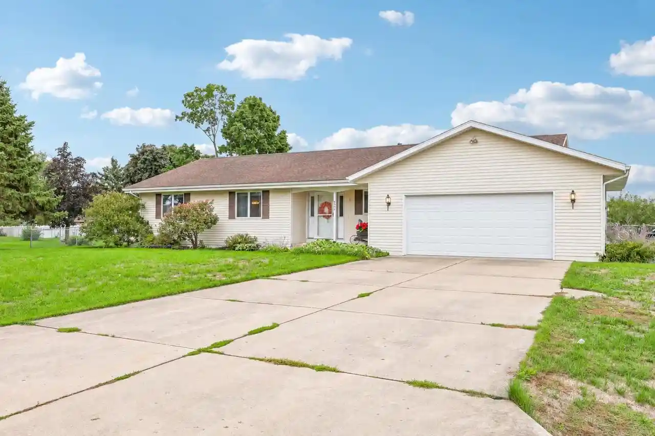 Photo 1 of Single family home for sale at 720 E Holly Rd, Beloit, WI 53511 | MLS# 2033005 | Listing updated on 2026-09-19