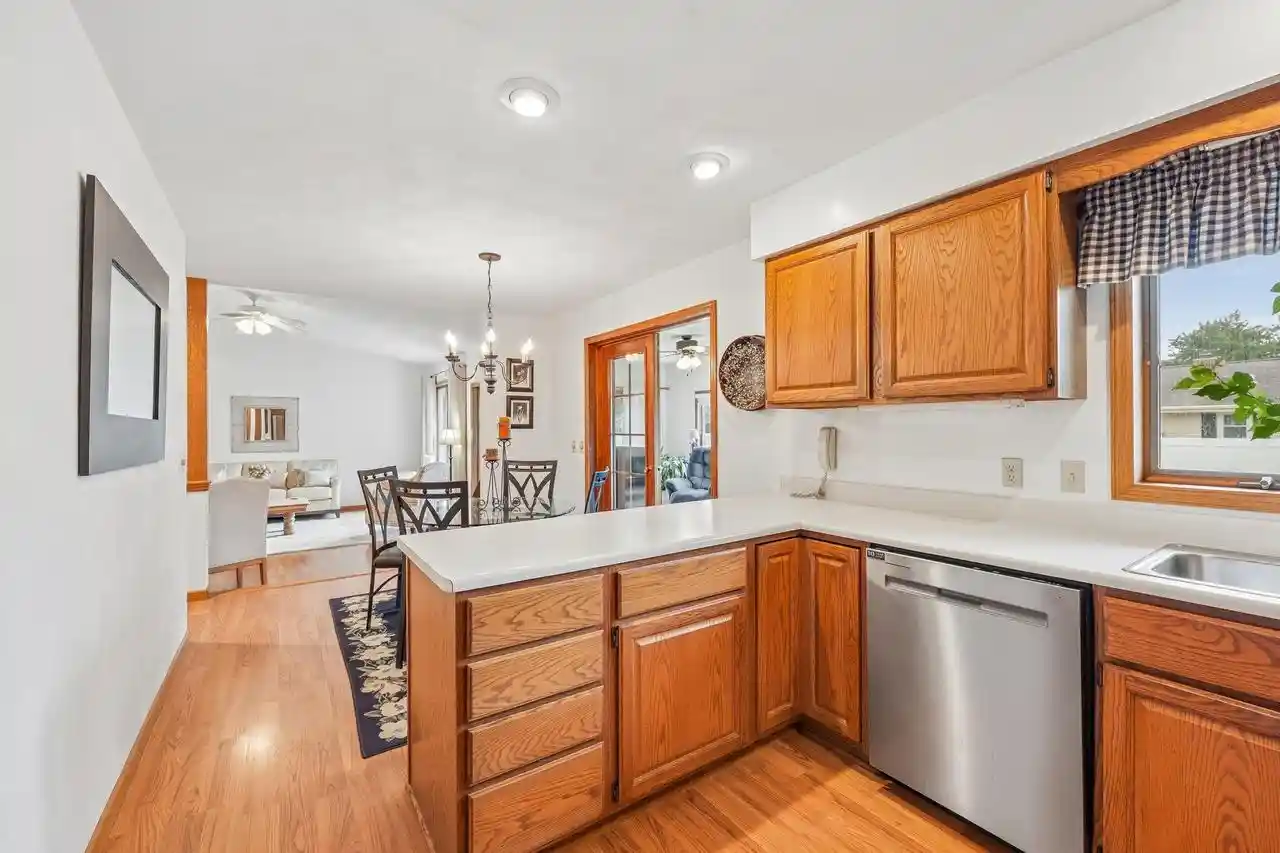 Photo 4 of Single family home for sale at 720 E Holly Rd, Beloit, WI 53511 | MLS# 2033005 | Listing updated on 2026-09-19