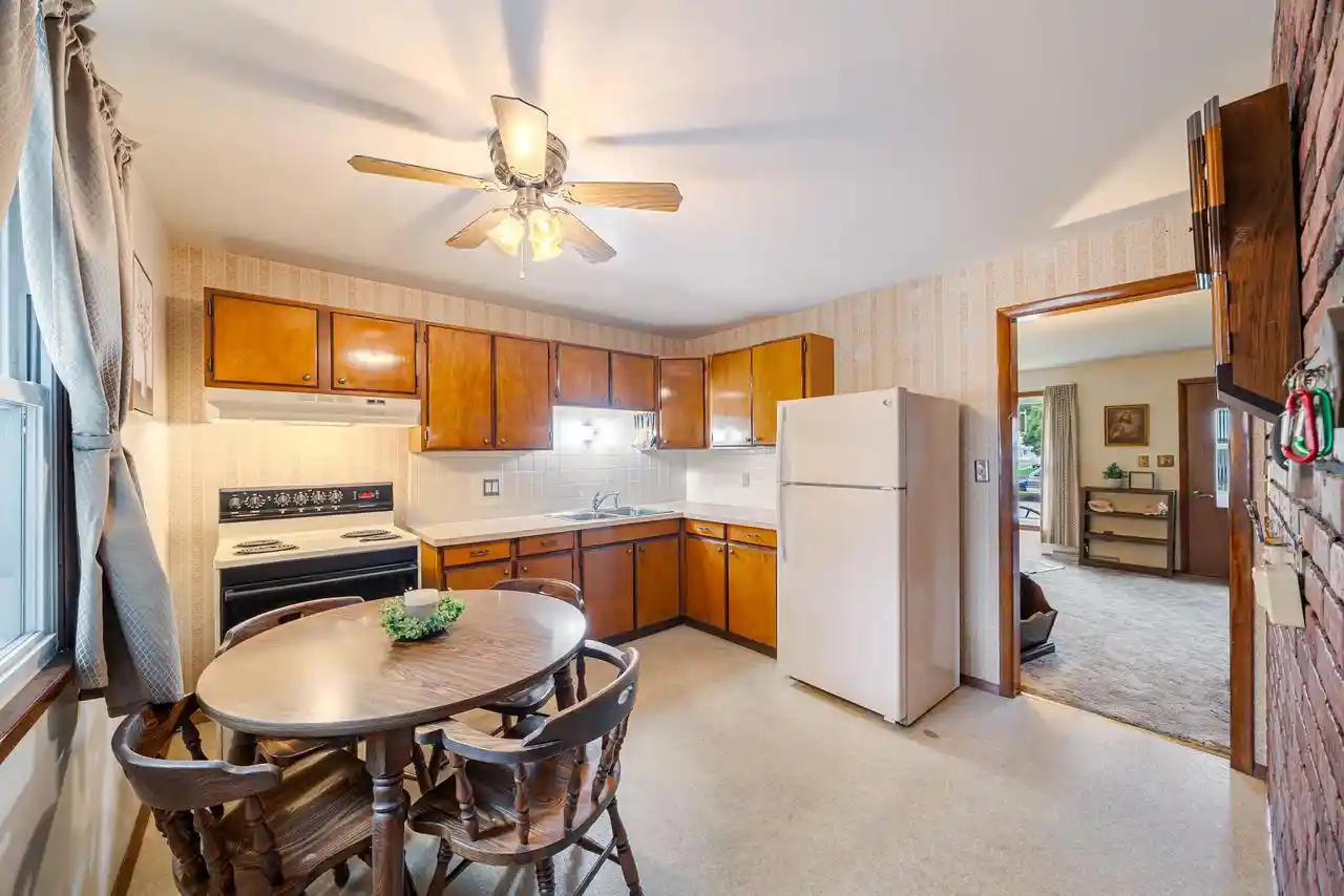 Photo 3 of Single family home for sale at 2124 S Fountain Ave, Appleton, WI 54915 | MLS# 50332938 | Listing updated on 2026-09-21