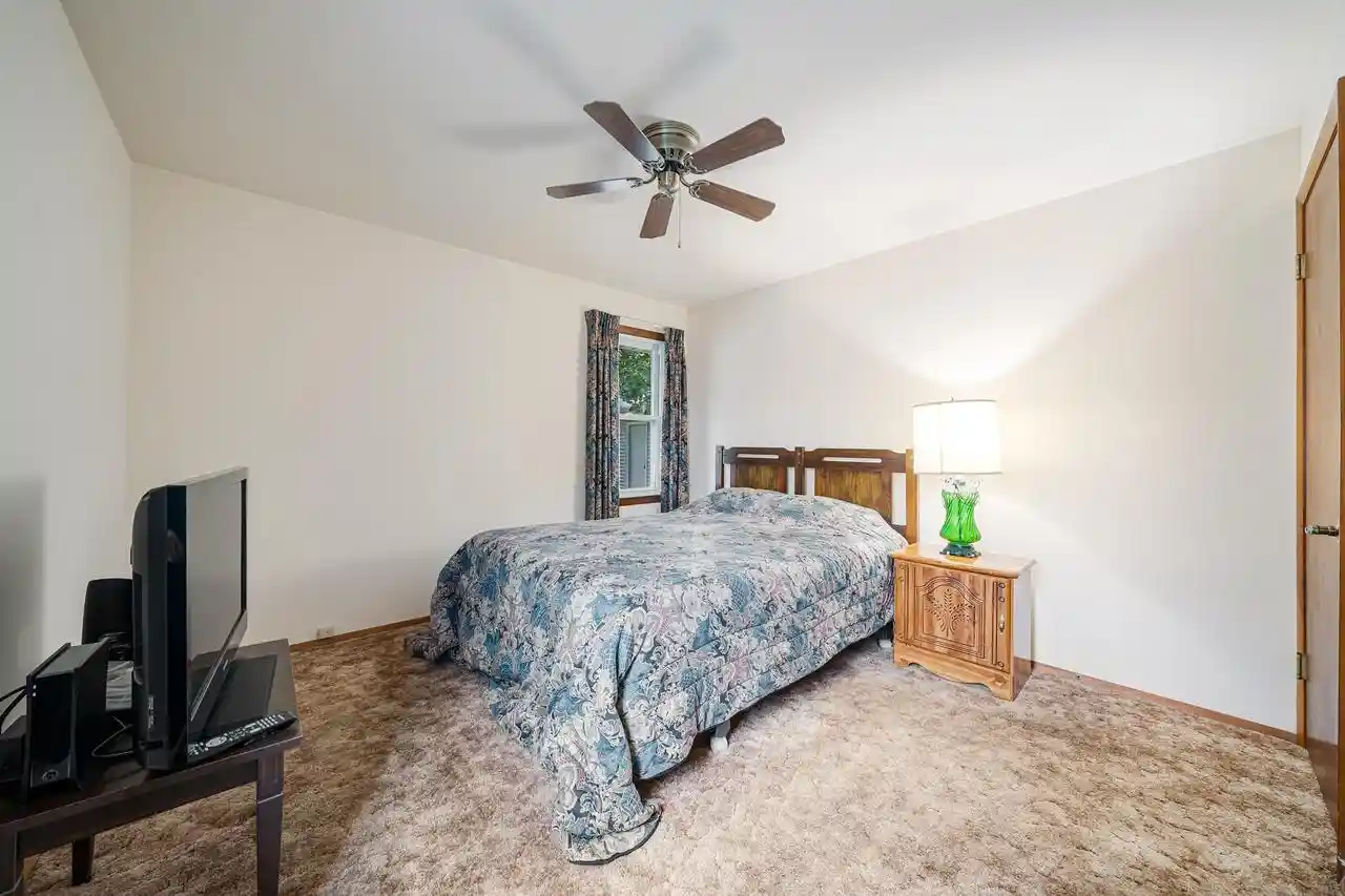 Photo 3 of Single family home for sale at 2124 S Fountain Ave, Appleton, WI 54915 | MLS# 50332938 | Listing updated on 2026-09-21