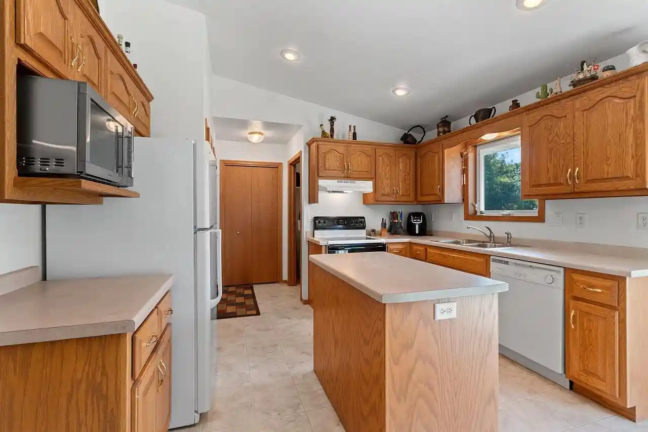Photo 3 of Single family home for sale at 2570 Gemini Rd, Green Bay, WI 54311 | MLS# 50332943 | Listing updated on 2026-09-22