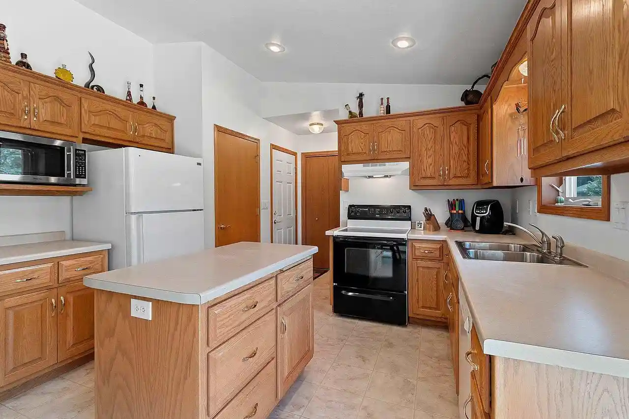 Photo 4 of Single family home for sale at 2570 Gemini Rd, Green Bay, WI 54311 | MLS# 50332943 | Listing updated on 2026-09-22