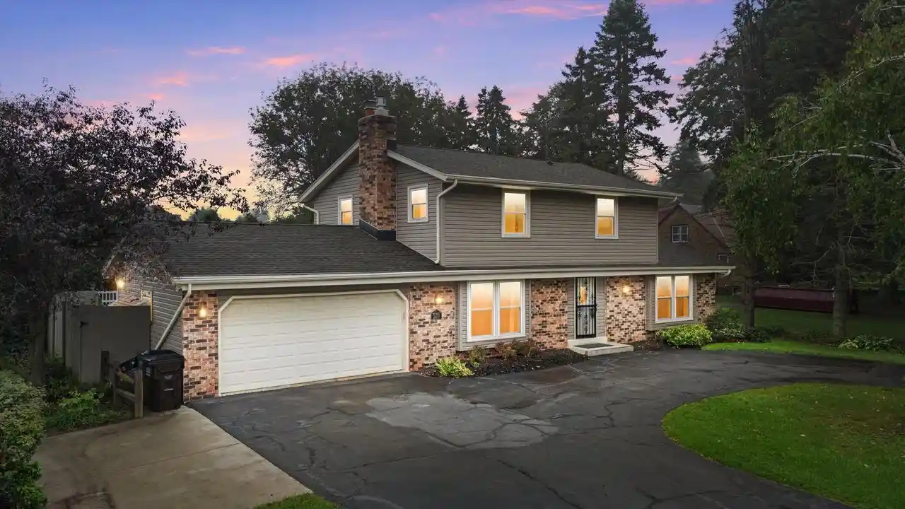 Photo 1 of Single family home for sale at 5211 Charles St, Caledonia, WI 53402 | MLS# 1981301 | Listing updated on 2026-09-19