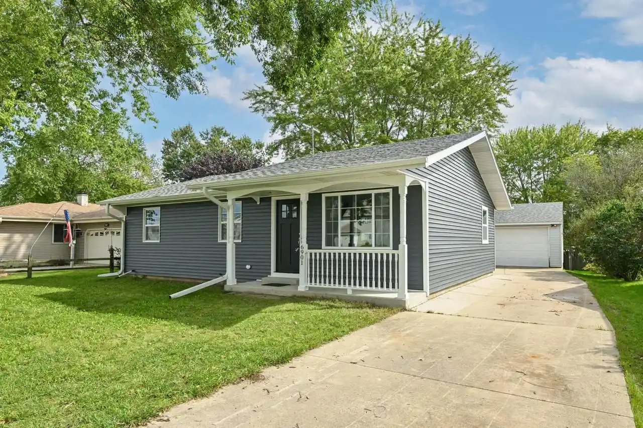Photo 1 of Single family home for sale at 6901 Middle Rd, Caledonia, WI 53402 | MLS# 1981304 | Listing updated on 2026-09-22