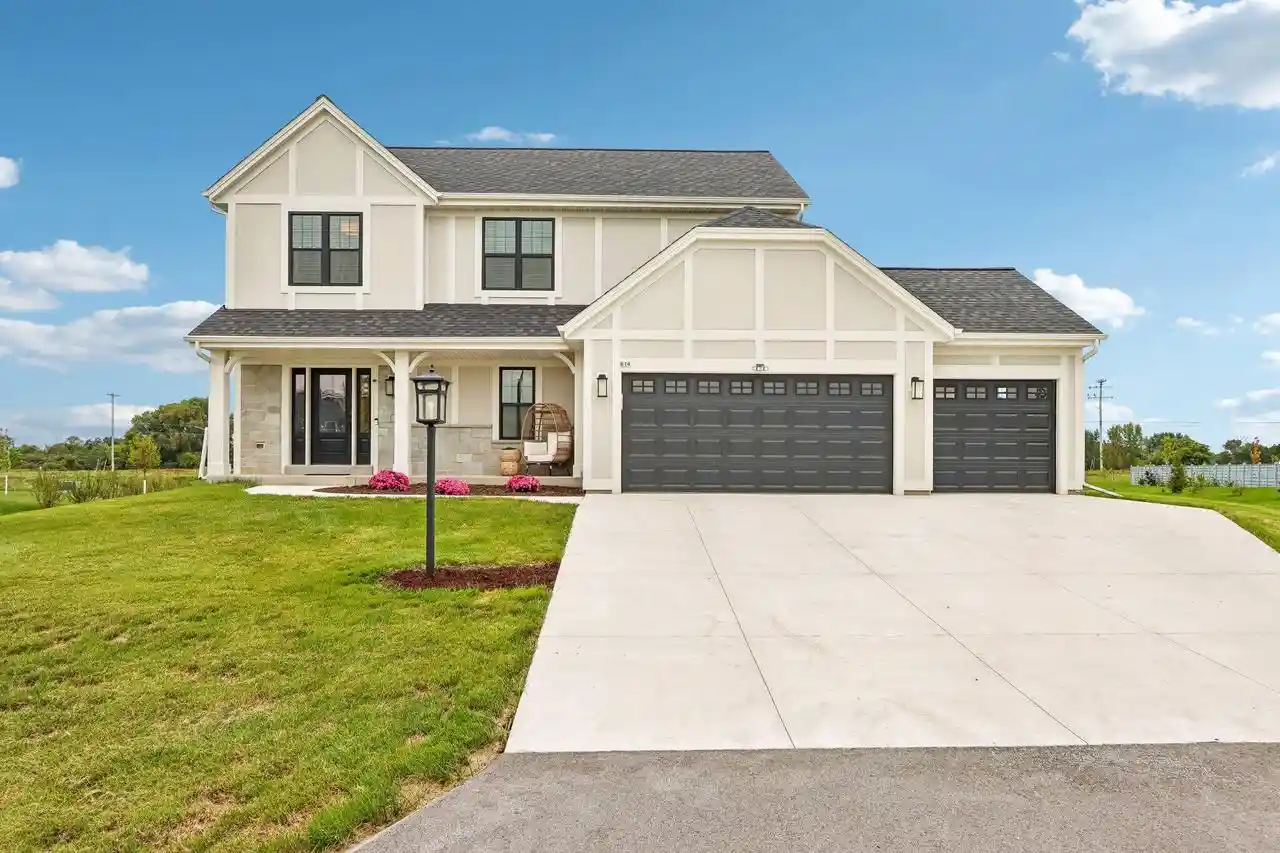 Photo 1 of Single family home for sale at 614 Twin Creeks Dr, Dousman, WI 53118 | MLS# 1981312 | Listing updated on 2026-09-24