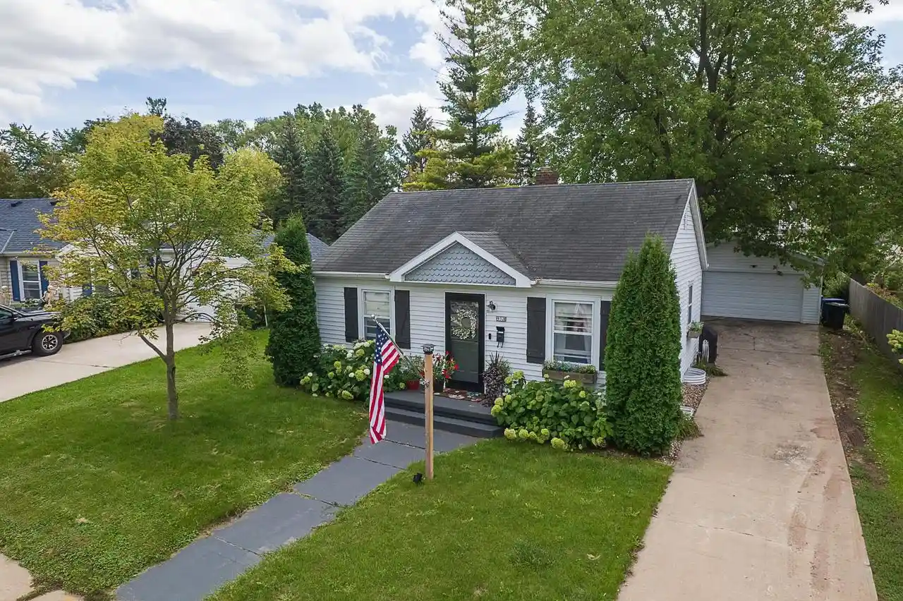 Photo 1 of Single family home for sale at 932 Mansion St, De Pere, WI 54115 | MLS# 50332960 | Listing updated on 2026-09-21