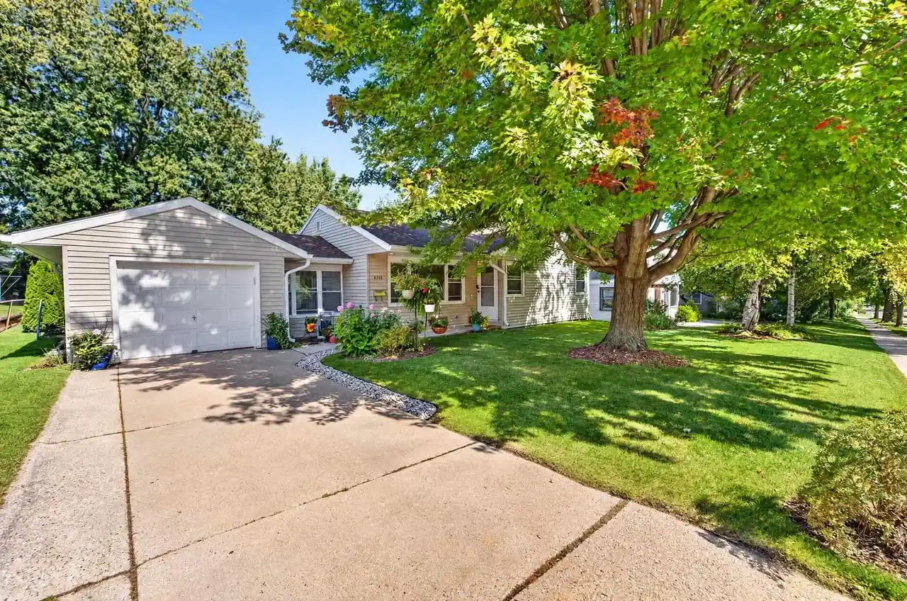 Photo 1 of Single family home for sale at 4318 Tokay Blvd, Madison, WI 53711 | MLS# 2033019 | Listing updated on 2026-10-15