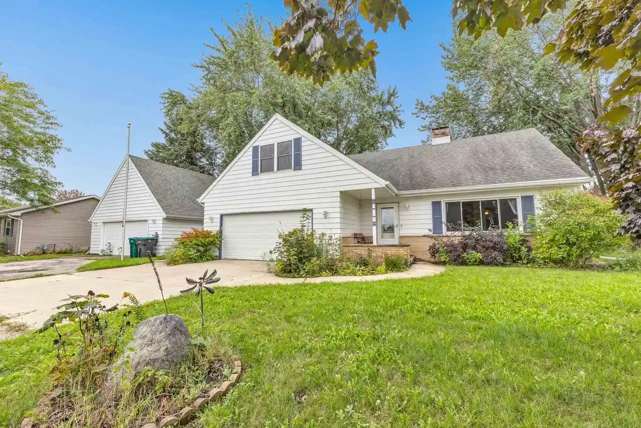 Photo 1 of Single family home for sale at 127 W Capitol Dr, Appleton, WI 54911 | MLS# 50332967 | Listing updated on 2026-09-18