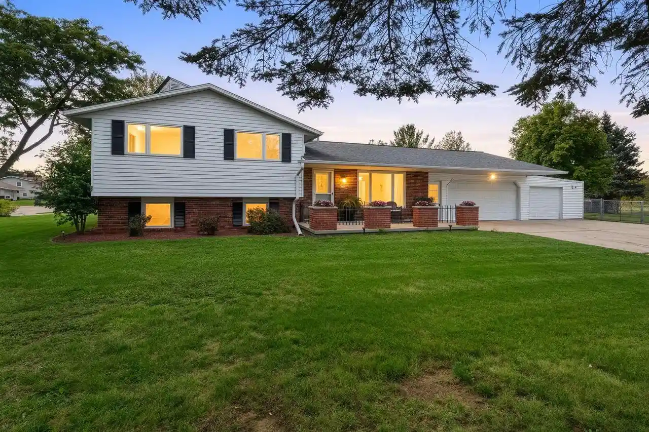 Photo 1 of Single family home for sale at 3467 Golf Dr, Green Bay, WI 54311 | MLS# 50332955 | Listing updated on 2026-09-18