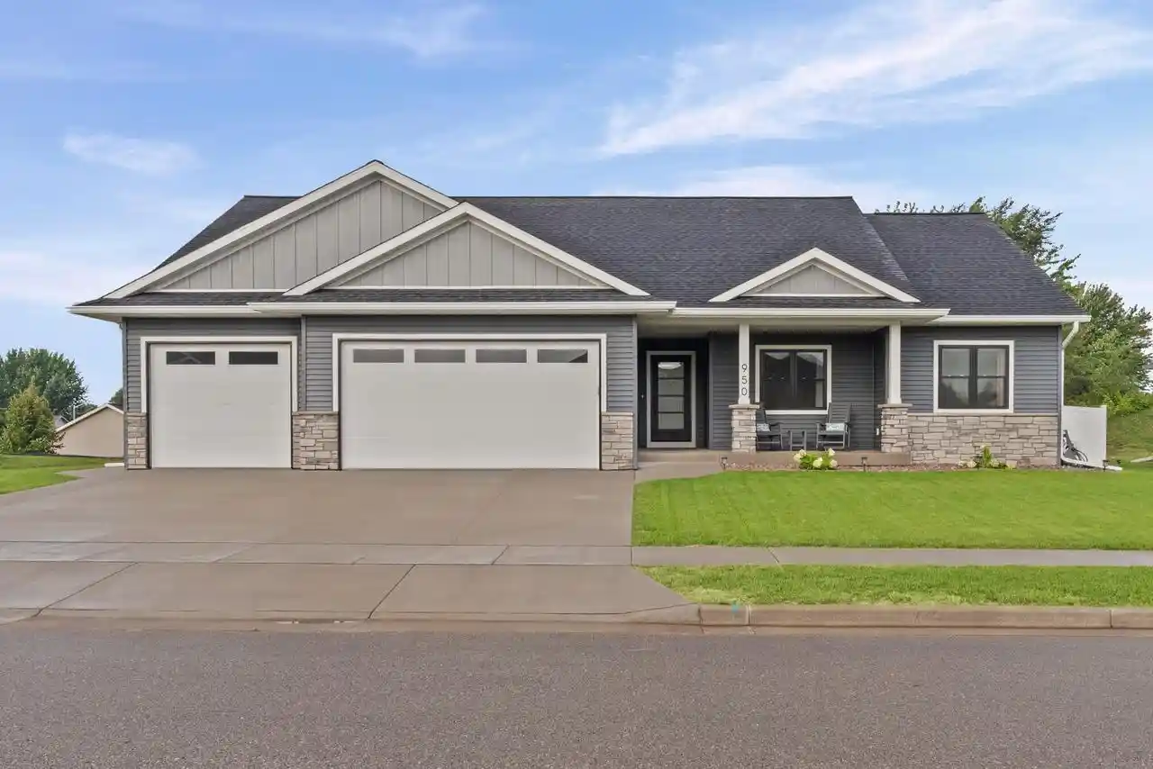 Photo 1 of Single family home for sale at 950 Crockett Dr, Holmen, WI 54636 | MLS# 1981326 | Listing updated on 2026-09-18