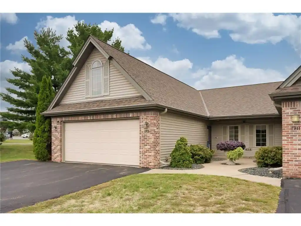 Photo 3 of Single family home for sale at 1913 Stone Crk, Hudson, WI 54016 | MLS# 7145528 | Listing updated on 2026-09-24