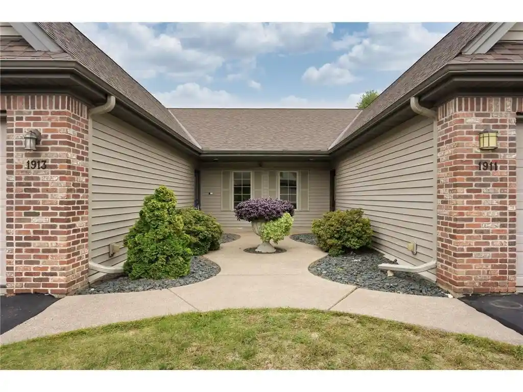 Photo 4 of Single family home for sale at 1913 Stone Crk, Hudson, WI 54016 | MLS# 7145528 | Listing updated on 2026-09-24