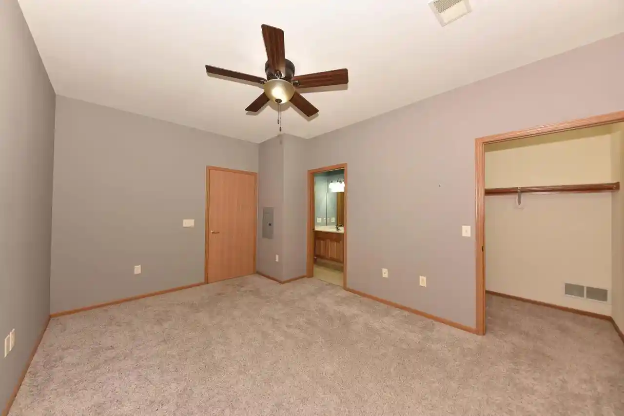 Listing Photo 4 - Condo for sale in building located at 2074 Pine Ridge Ct, Grafton, WI 53024 - Unit #G