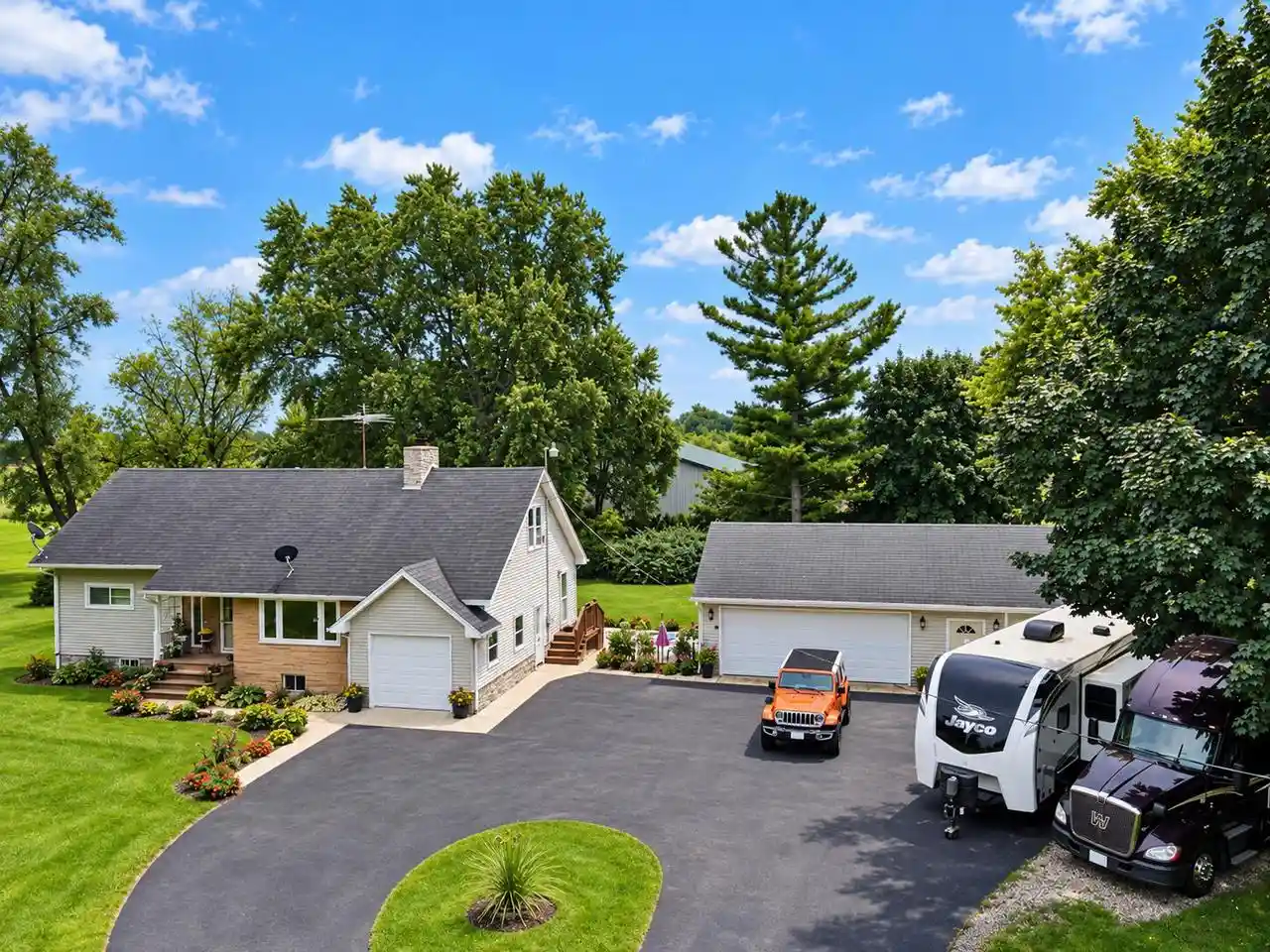 Photo 1 of Single family home for sale at 17211 Winfield Rd, Bristol, WI 53104 | MLS# 1981333 | Listing updated on 2026-09-18
