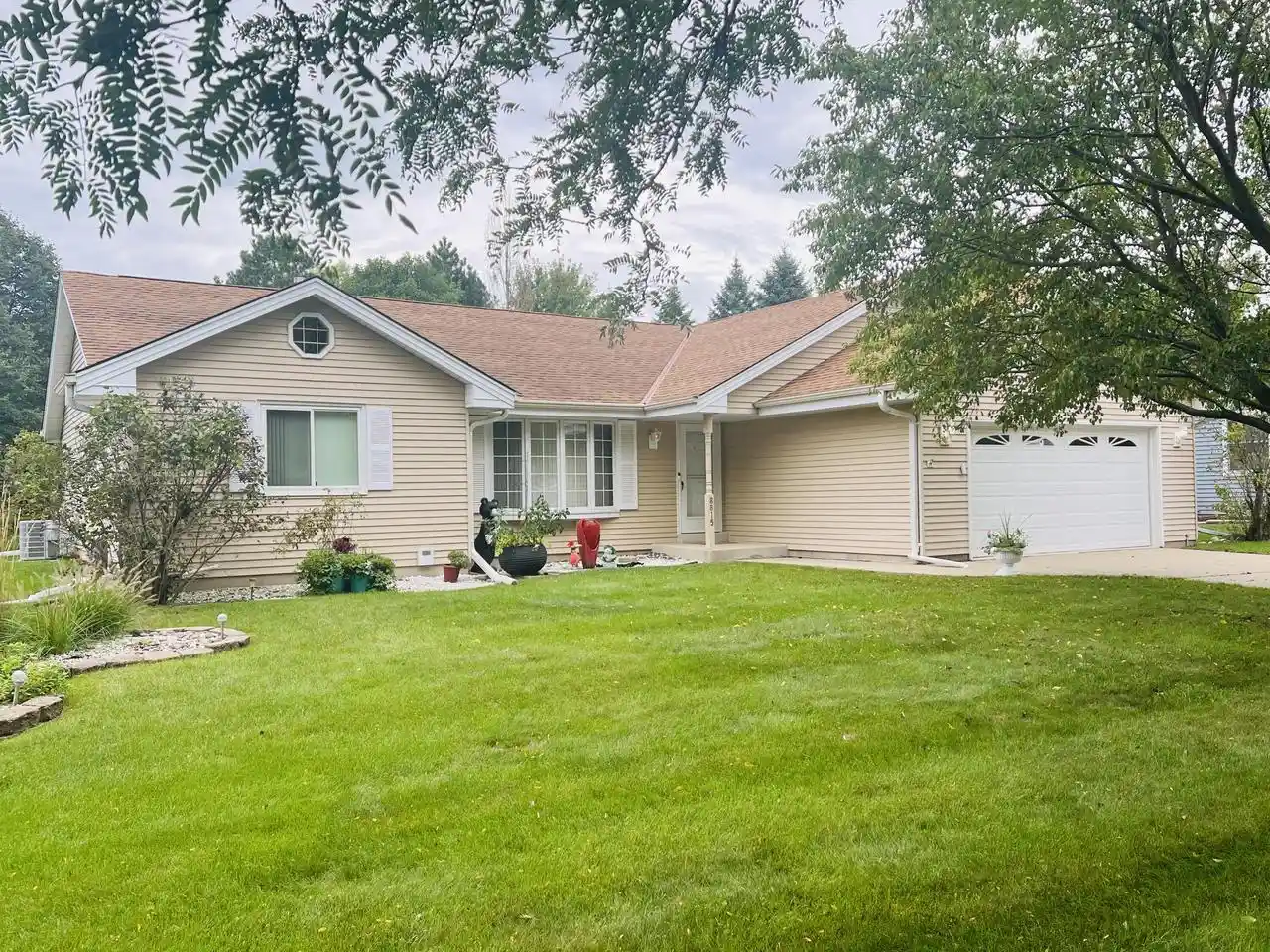 Single family home for sale at 8815 S Castle Ct, Franklin, WI 53132 | MLS# 1981346