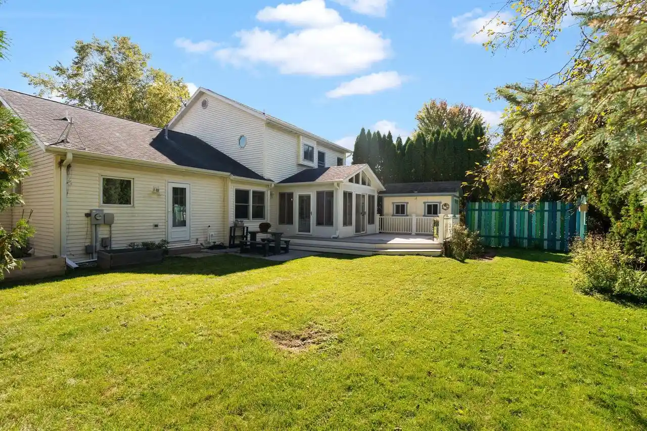 Photo 1 of Single family home for sale at 400 St Andrews Ct, Waunakee, WI 53597 | MLS# 2033036 | Listing updated on 2026-10-09