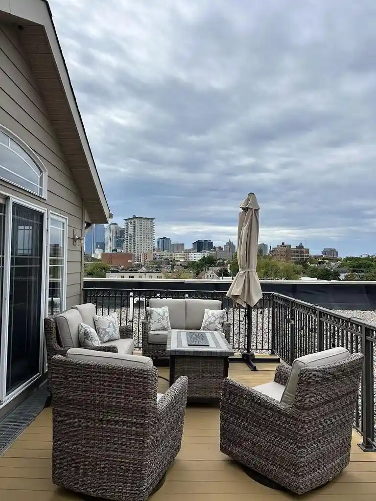 Listing Photo 4 - Condo for sale in building located at 1619 N Farwell Ave, Milwaukee, WI 53202 - Unit #310
