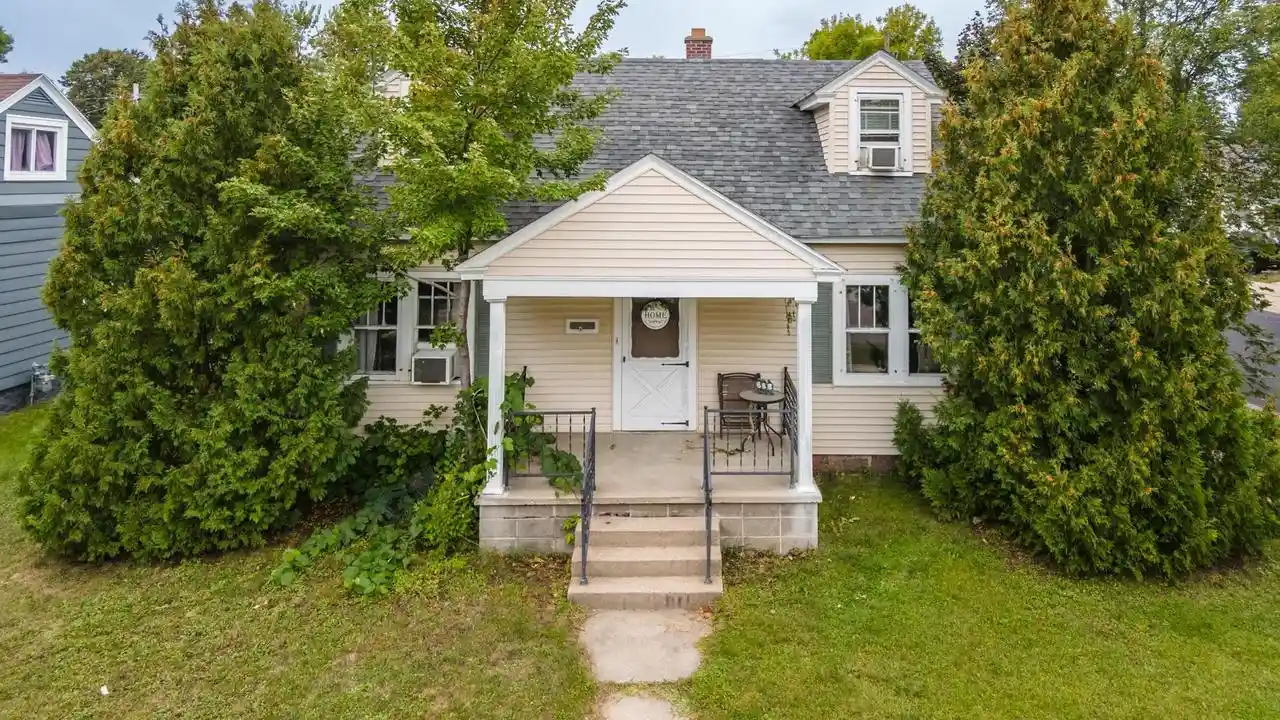 Photo 1 of Single family home for sale at 924 N 4th Avenue, Wausau, WI 54401 | MLS# 22604657 | Listing updated on 2026-09-22