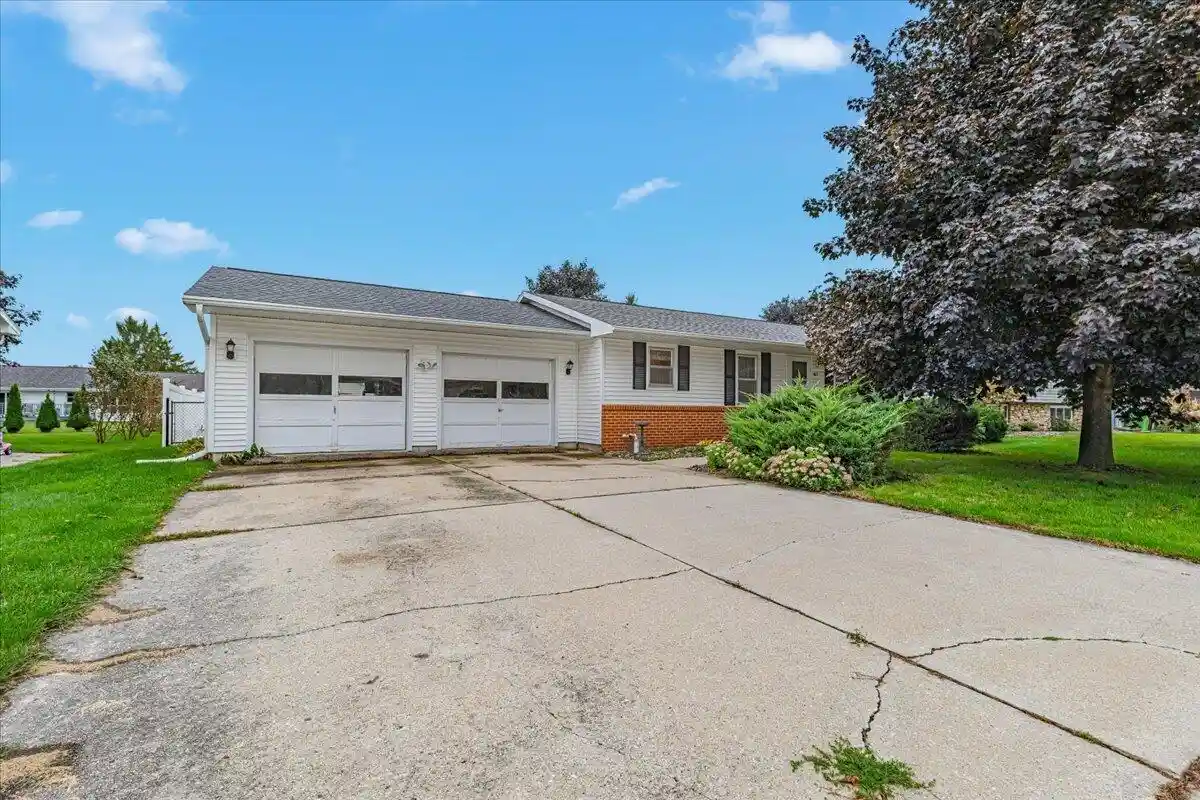 Photo 1 of Single family home for sale at 465 Neevel Ave, Waupun, WI 53963 | MLS# 1981377 | Listing updated on 2026-09-20
