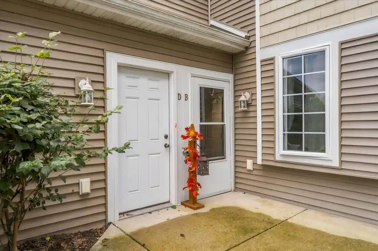 Condo for sale at 752 Bridlewood Dr #2202D, Hartford, WI 53027 | MLS# 1981381