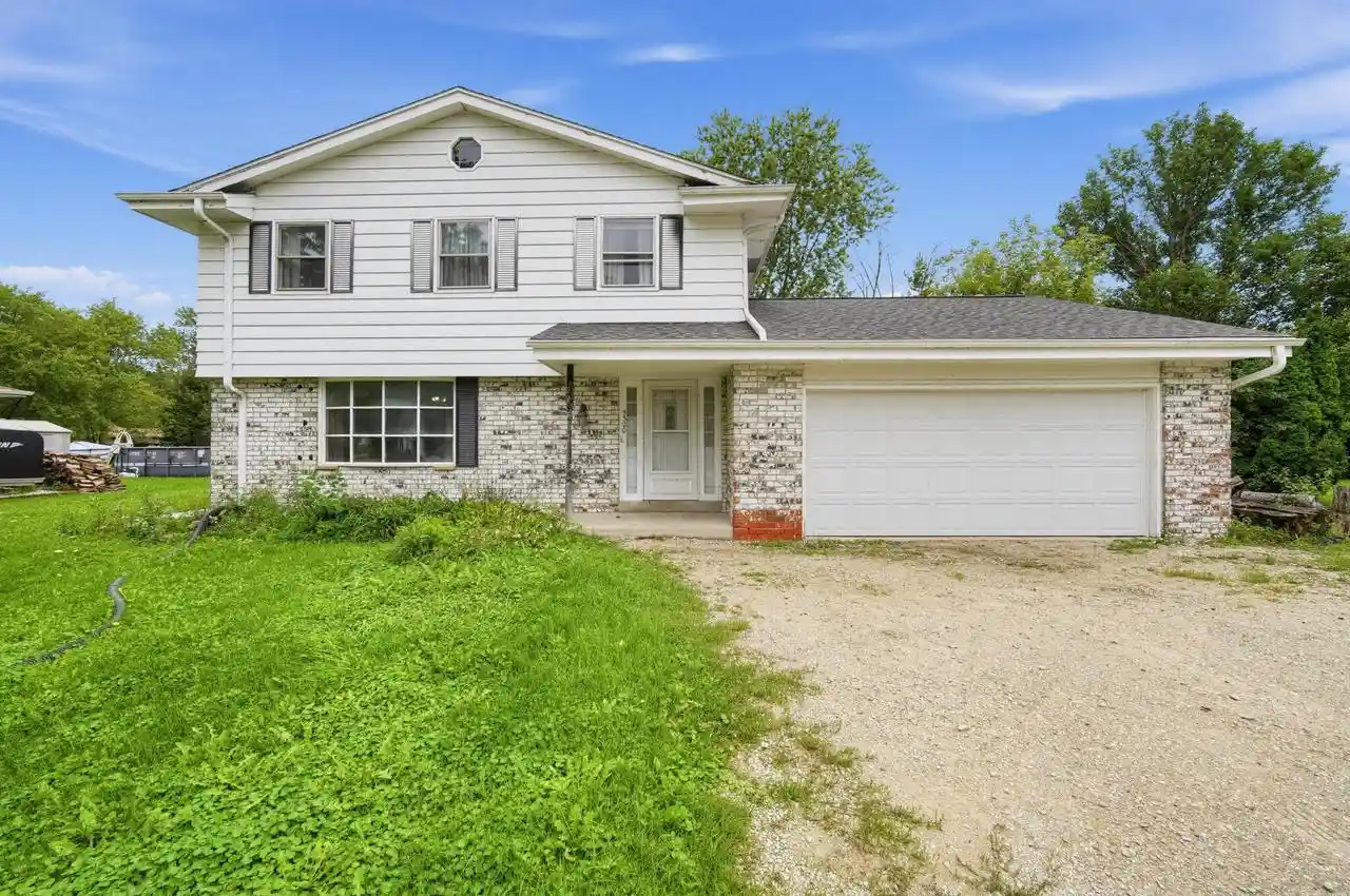 Photo 1 of Single family home for sale at 5320 S Tuckaway Dr, Milwaukee, WI 53221 | MLS# 1981386 | Listing updated on 2026-10-10