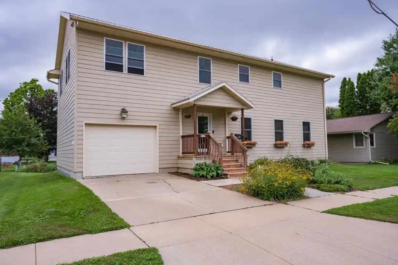 Photo 1 of Single family home for sale at 511 W Pearl St, New Lisbon, WI 53950 | MLS# 2033049 | Listing updated on 2026-09-22
