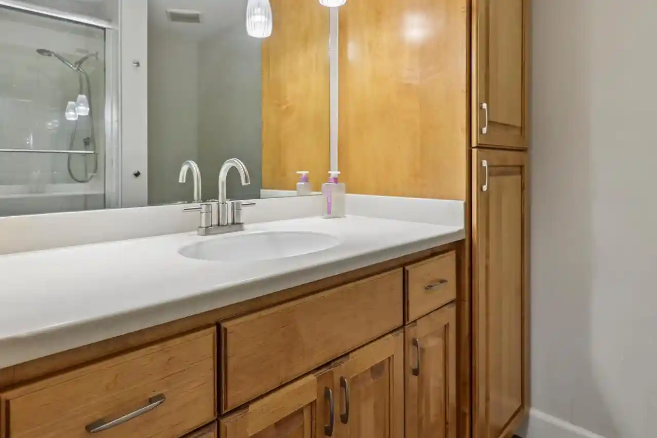 Photo 4 of Condo for sale at 2525 S Shore Dr #3B, Milwaukee, WI 53207 | MLS# 1981408 | Listing updated on 2026-09-19