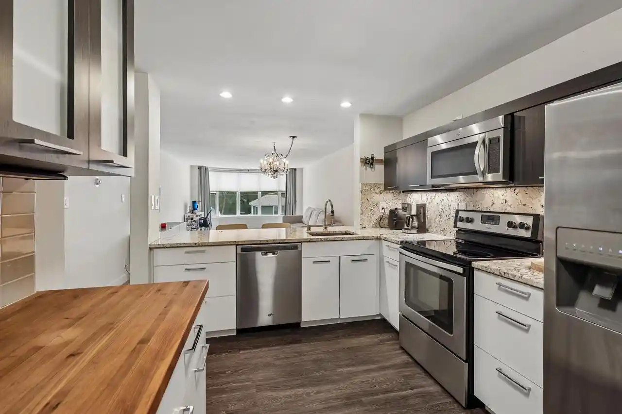 Photo 21 of Condo for sale at 2525 S Shore Dr #3B, Milwaukee, WI 53207 | MLS# 1981408 | Listing updated on 2026-10-22