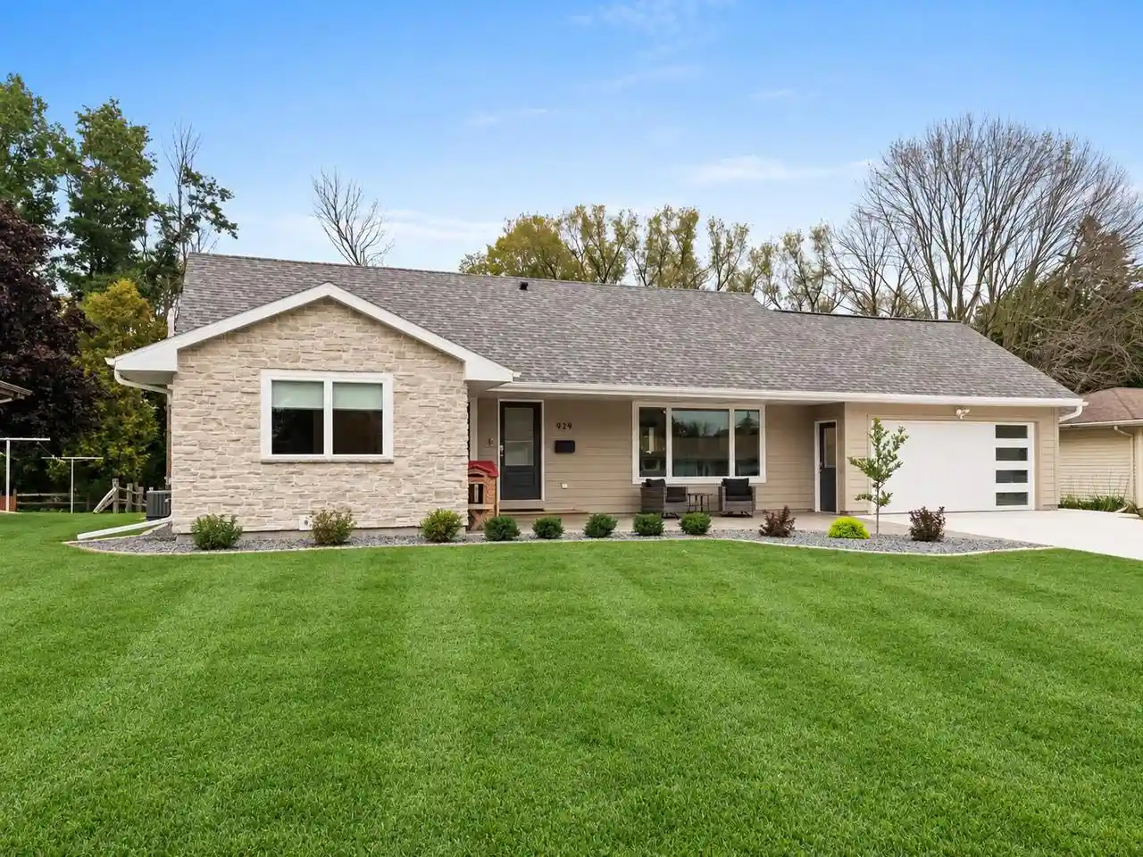 Photo 1 of Single family home for sale at 929 N 24th Street, Manitowoc, WI 54220 | MLS# 1981413 | Listing updated on 2026-10-07