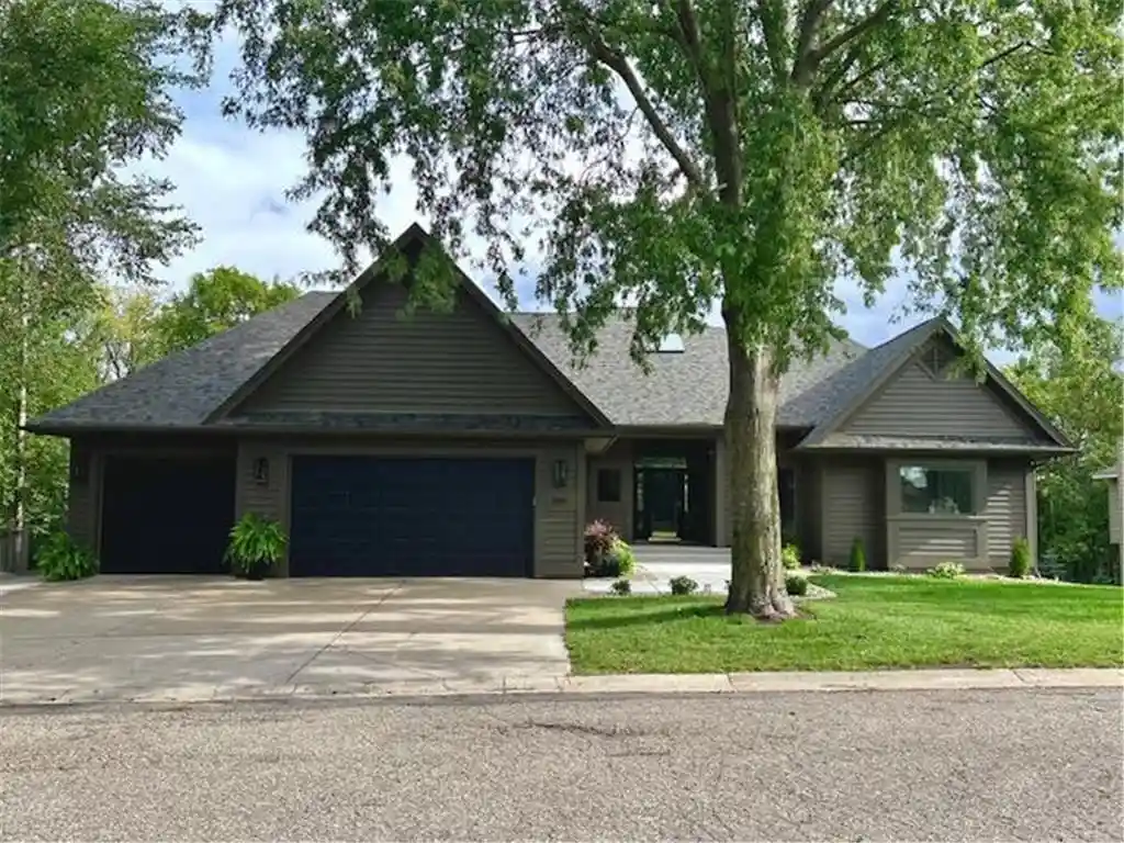 Photo 1 of Single family home for sale at 550 Pine Ridge Ct, New Richmond, WI 54017 | MLS# 7147364 | Listing updated on 2026-09-22