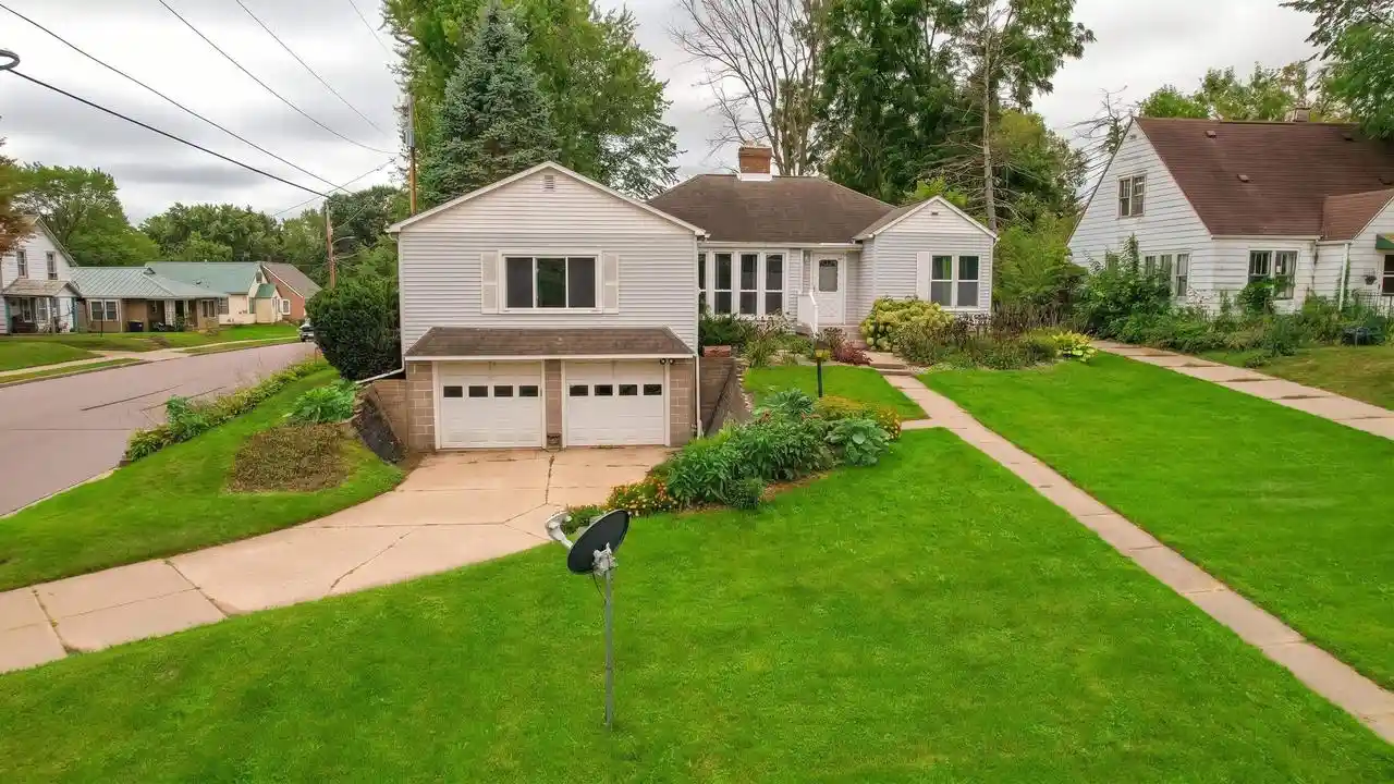 Photo 1 of Single family home for sale at 600 Tremont St, Mauston, WI 53948 | MLS# 2033076 | Listing updated on 2026-09-20