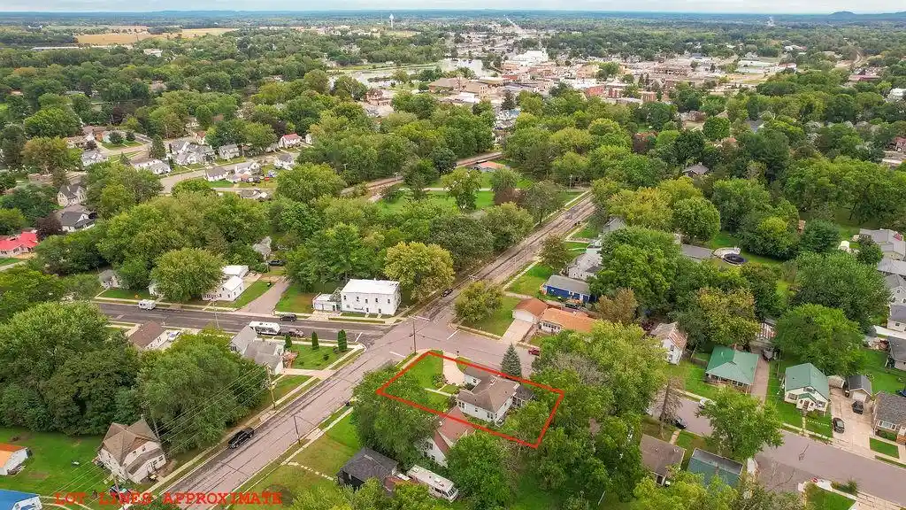 Photo 3 of Single family home for sale at 600 Tremont St, Mauston, WI 53948 | MLS# 2033076 | Listing updated on 2026-09-20