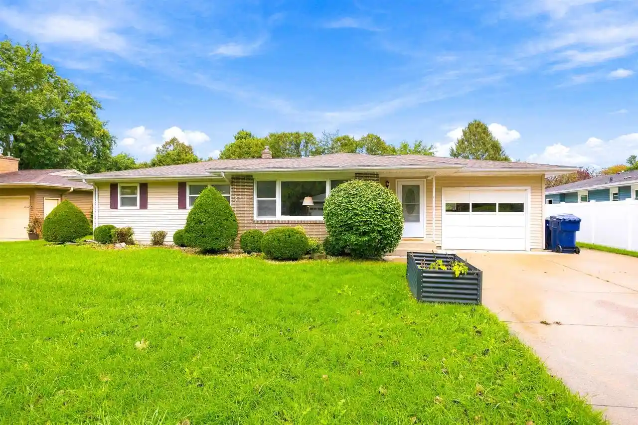Photo 1 of Single family home for sale at 1010 N Lexington Dr, Janesville, WI 53545 | MLS# 2033081 | Listing updated on 2026-09-23