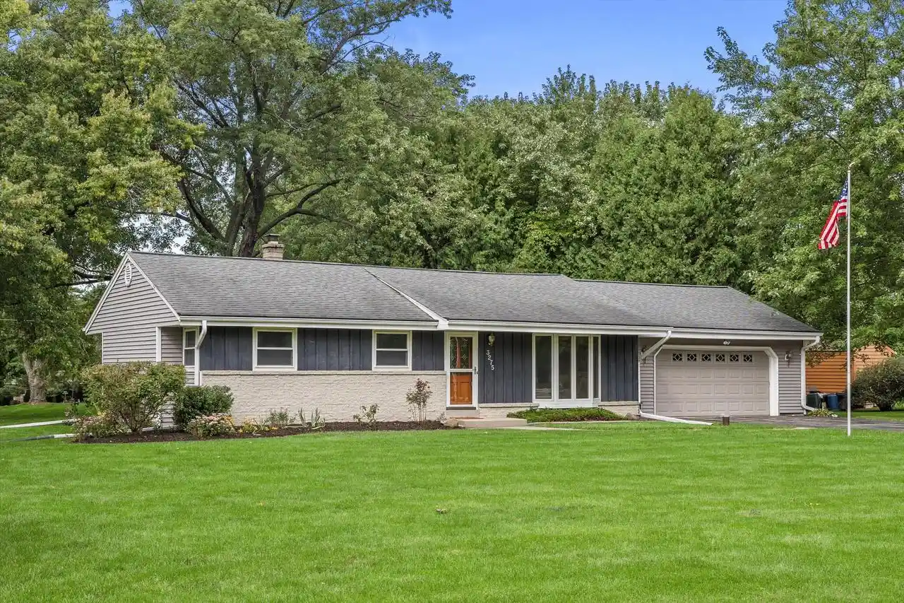 Photo 1 of Single family home for sale at 3275 S Thornapple Ln, New Berlin, WI 53146 | MLS# 1981462 | Listing updated on 2026-09-25