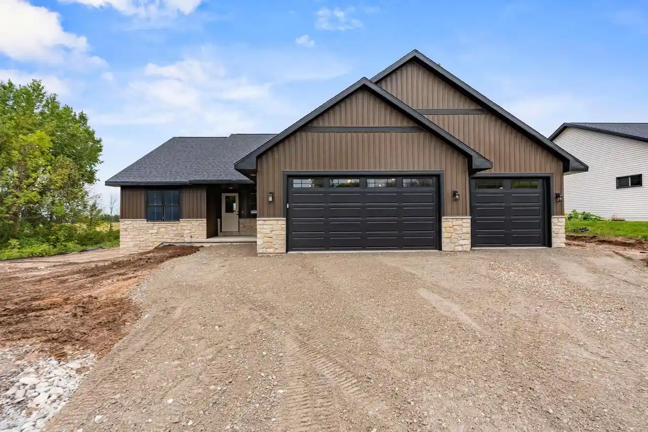 Photo 1 of Single family home for sale at 3869 Van Lanen Rd, Green Bay, WI 54311 | MLS# 50332983 | Listing updated on 2026-09-23