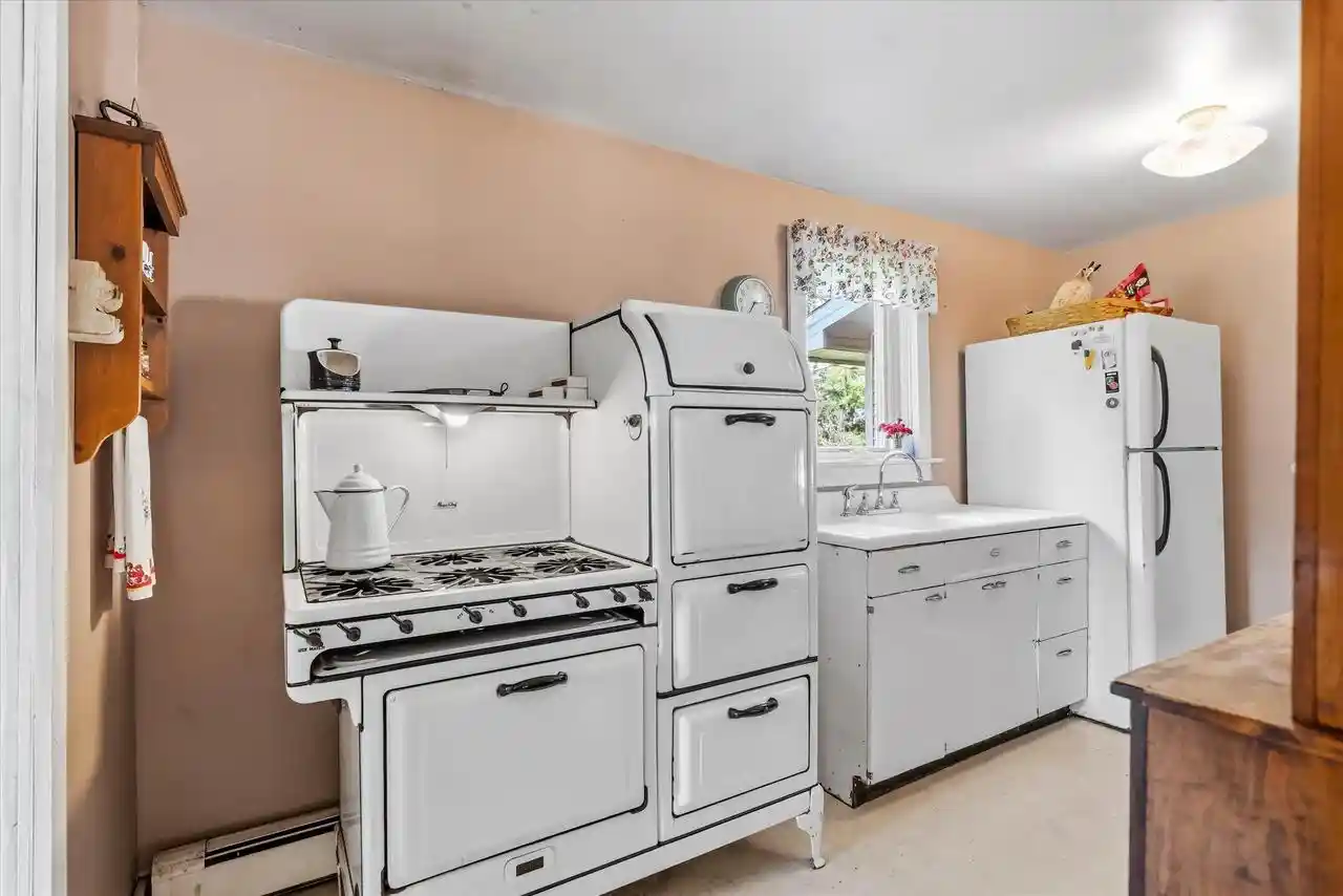 Photo 3 of Single family home for sale at 7207 County Hwy V, Caledonia, WI 53108 | MLS# 2033088 | Listing updated on 2026-09-21