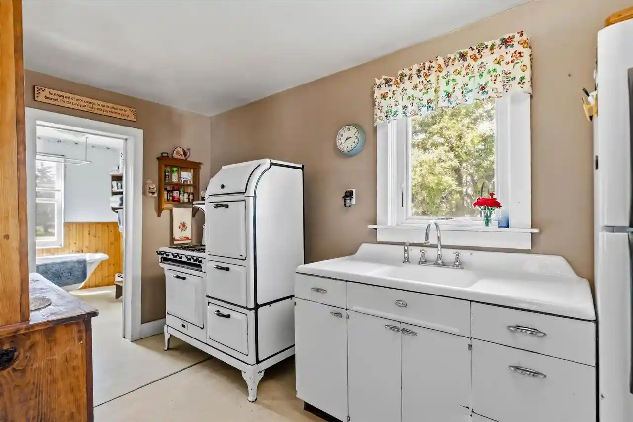 Photo 4 of Single family home for sale at 7207 County Hwy V, Caledonia, WI 53108 | MLS# 2033088 | Listing updated on 2026-09-21
