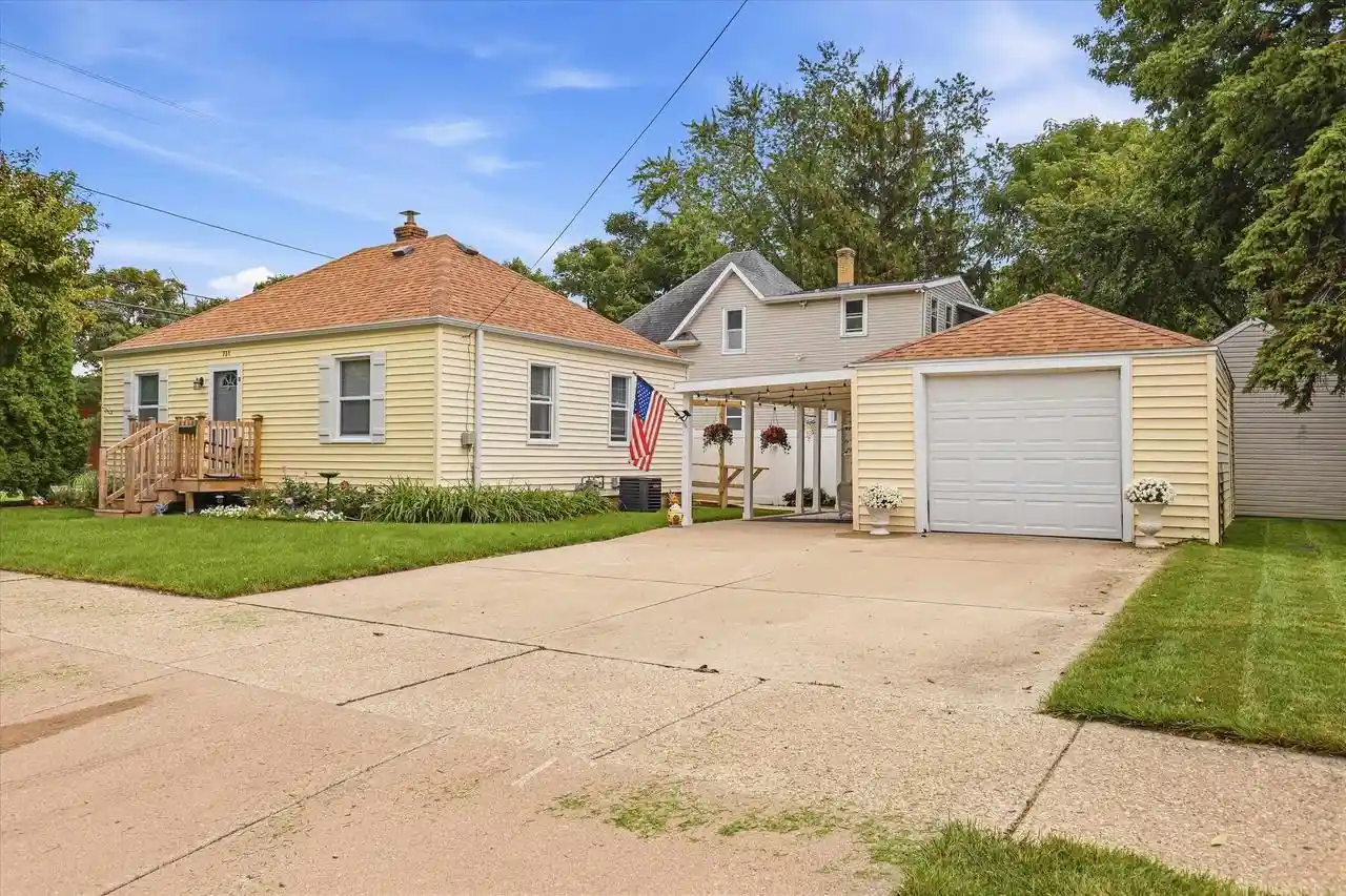 Photo 1 of Single family home for sale at 731 E Roosevelt St, Appleton, WI 54911 | MLS# 50332985 | Listing updated on 2026-09-21