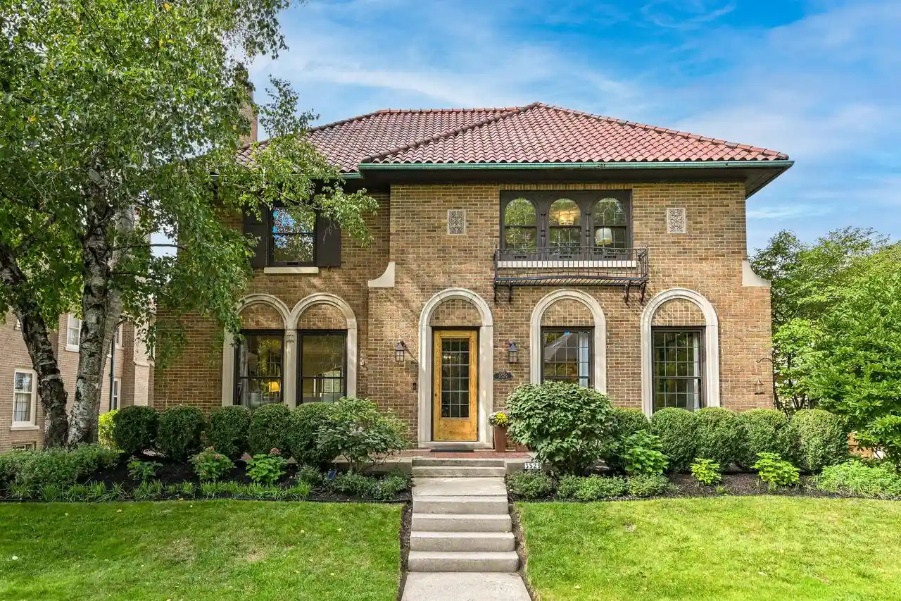 Photo 1 of Single family home for sale at 3529 N Summit Ave, Milwaukee, WI 53211 | MLS# 1981471 | Listing updated on 2026-09-27