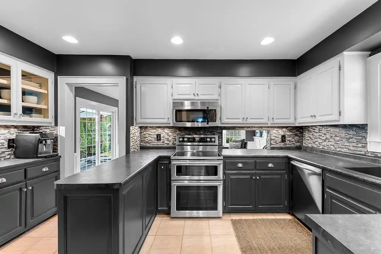 Photo 2 of Single family home for sale at 254 Warren Ct, Green Bay, WI 54301 | MLS# 50332995 | Listing updated on 2026-09-21
