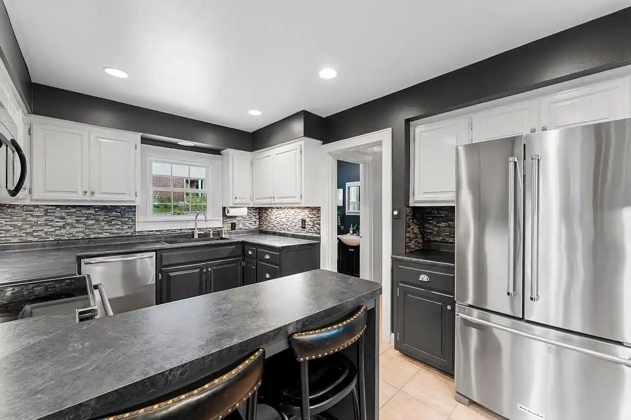 Photo 3 of Single family home for sale at 254 Warren Ct, Green Bay, WI 54301 | MLS# 50332995 | Listing updated on 2026-09-21