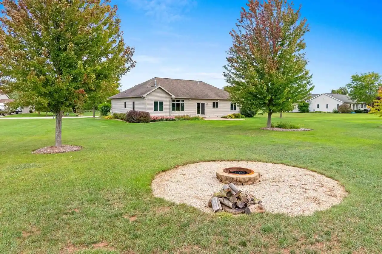 Photo 2 of Single family home for sale at 442 Windmill Dr, Kaukauna, WI 54130 | MLS# 50332994 | Listing updated on 2026-09-21