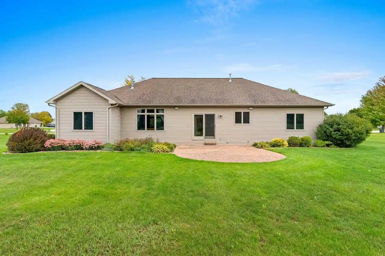 Photo 3 of Single family home for sale at 442 Windmill Dr, Kaukauna, WI 54130 | MLS# 50332994 | Listing updated on 2026-09-21