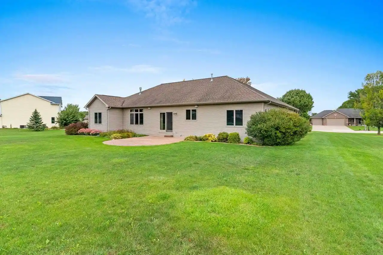 Photo 3 of Single family home for sale at 442 Windmill Dr, Kaukauna, WI 54130 | MLS# 50332994 | Listing updated on 2026-09-21