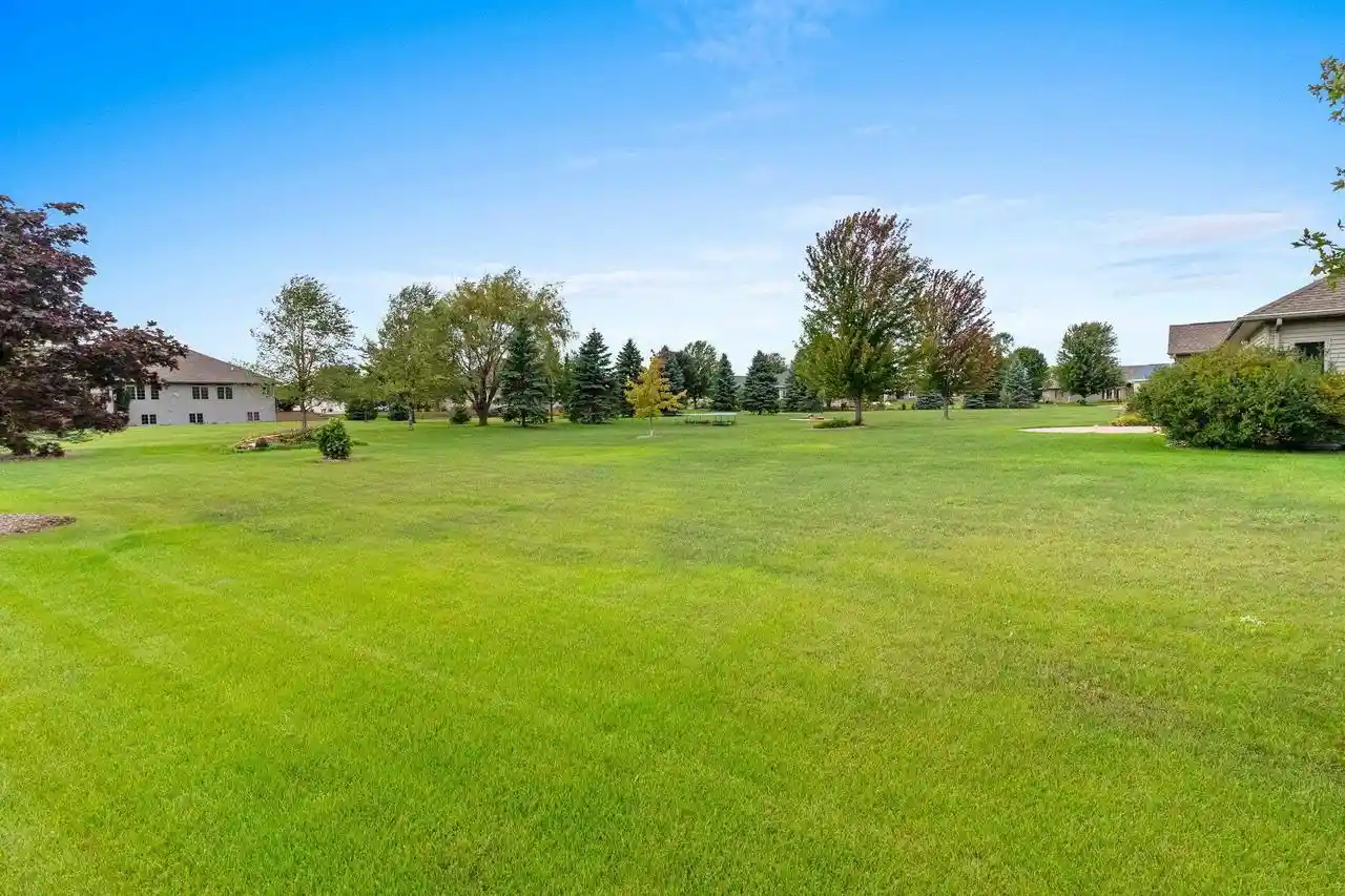 Photo 4 of Single family home for sale at 442 Windmill Dr, Kaukauna, WI 54130 | MLS# 50332994 | Listing updated on 2026-09-21