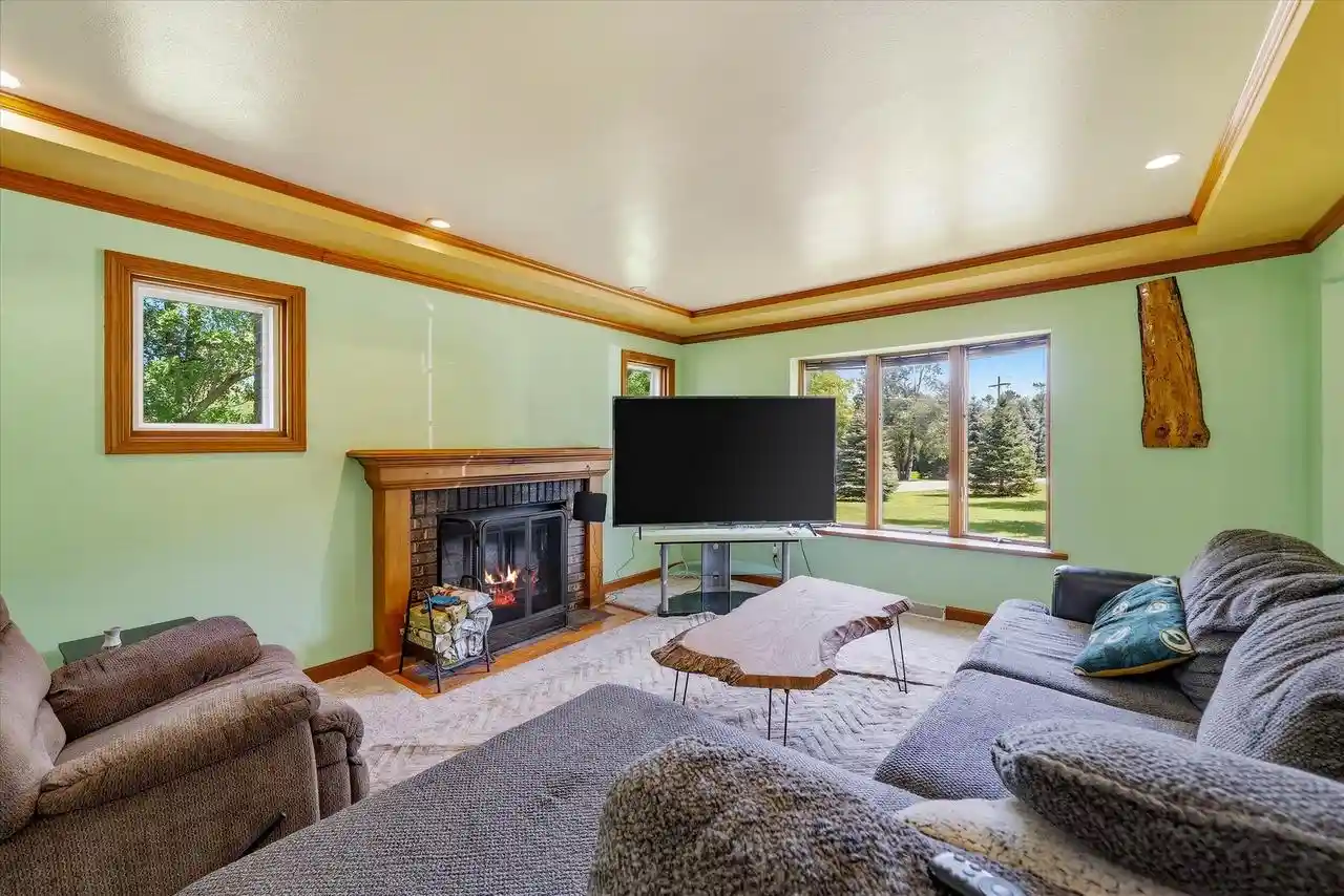 Photo 3 of Single family home for sale at 1582 Edgewater Ct, Grafton, WI 53024 | MLS# 1981479 | Listing updated on 2026-10-07